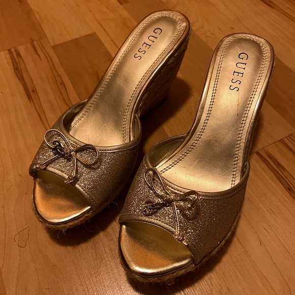 Guess gold sparkly wedges size 8M - Picture 2 of 5
